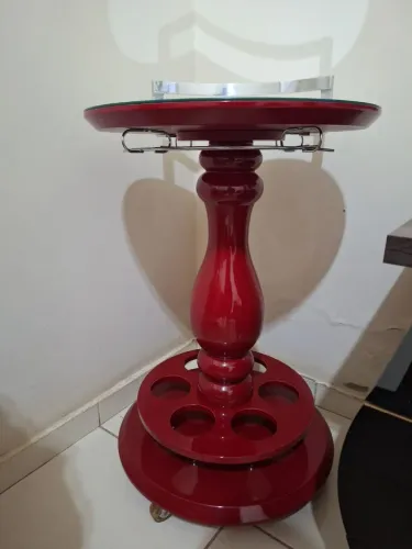 BAR VERMELHO COM TAMPO DE VIDRO - Estilo, charme e praticidade!
