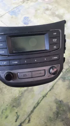 Vendo essa multimídia Hb20 funcionando perfeitamente apenas com uma mancha no crntro