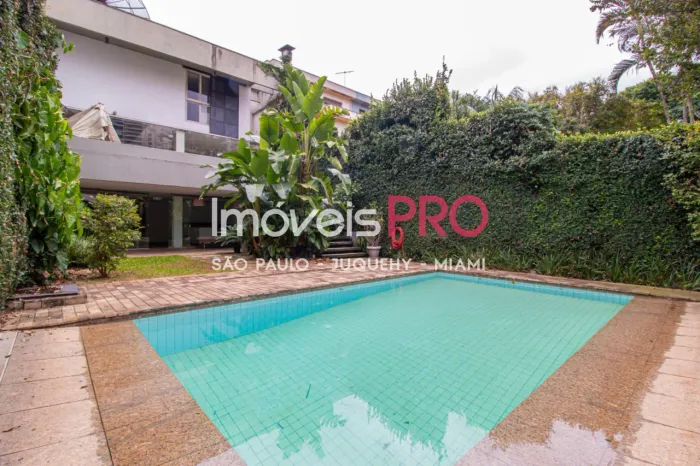 Casa noBrooklin com 340m²