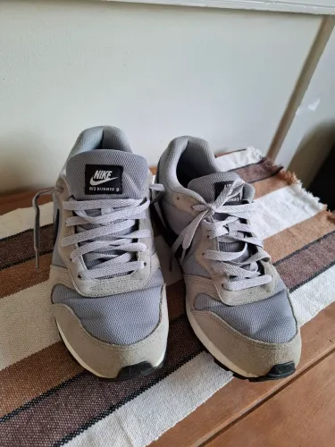 Tênis Nike MD Runner 2, tamanho 40