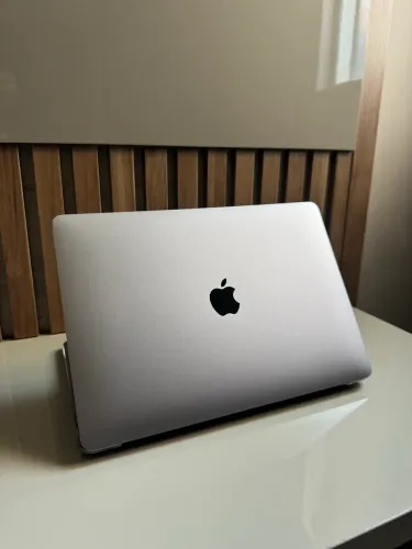 Macbook Air M1, 8/256Gb com 3 meses de garantia - Em até 18x