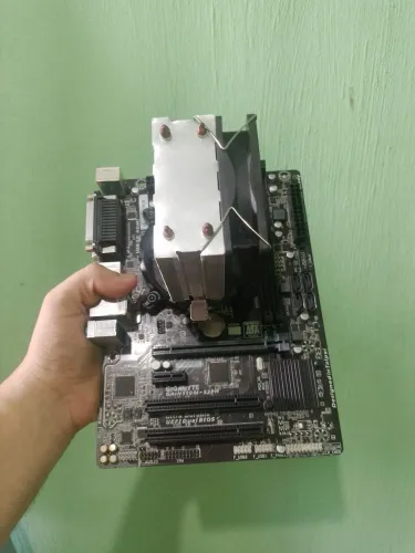 KIT PLACA-MÃE H110 COM I3 8100 E 4GB DDR4