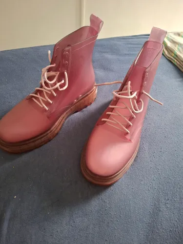 VENDO SANDALHAS E BOTS MELISSA