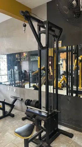 Puxada alta com carga