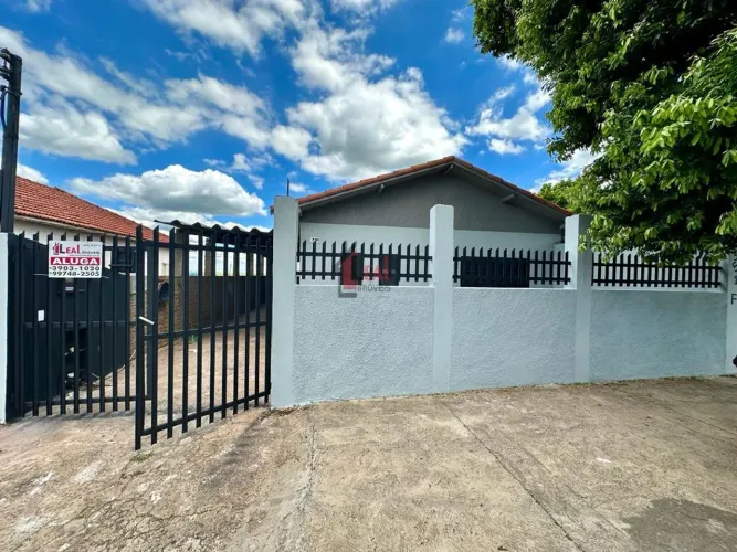 Casa para Locação em Presidente Prudente, PLANALTO, 3 dormitórios, 1 banheiro, 2 vagas