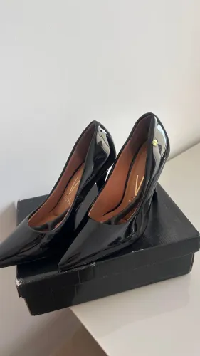Scarpin preto Vizzano
