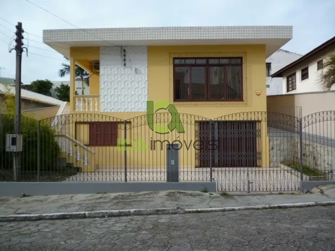Casa ampla com 5 quartos à venda em Barreiros São José/SC