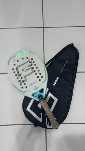 Vende se raquete de beach tênis