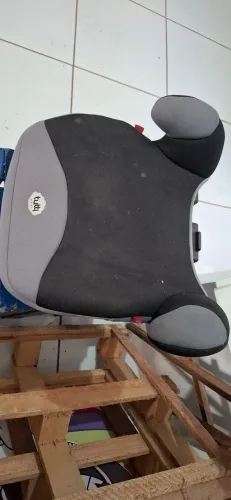 Cadeirinha de elevação infantil