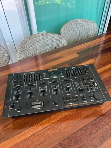 Mixer DJ Gemini