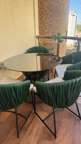 Mesa com cadeira