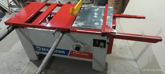 Serra esquadrejadeira Maksiwa 1850 mm com corte reto