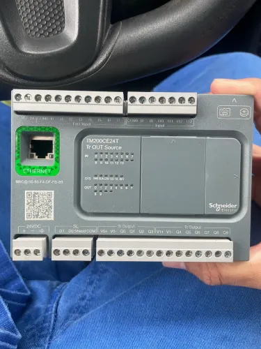 VENDO uma Clp Tm200ce24r Schneider Electric 14 Entradas 10 Saidas Rele