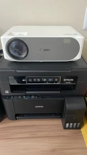 Projetor e impressora 