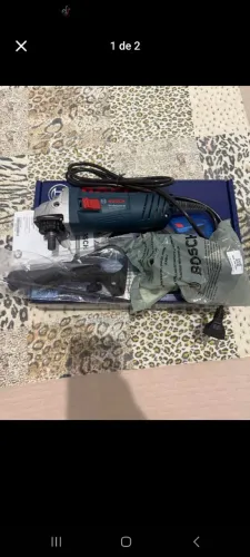 Esmerilhadeira Bosch angular GWS 850w de potência de 4 1/2'', 127V, NOVA na caixa.