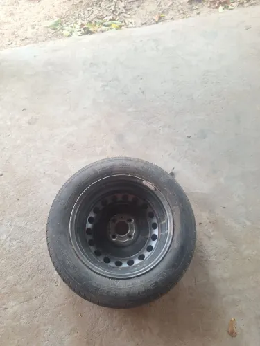 Tô vendendo esse pneu com as calhas 