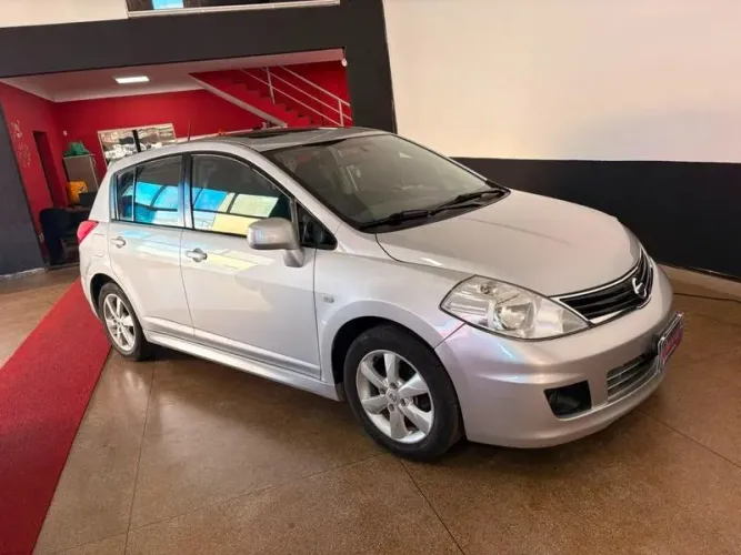 Nissan Tiida S 1.8/1.8 Flex 16V Aut. 2012