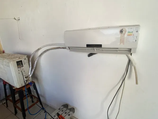 Vendo ar condicionado com instalação inclusa !