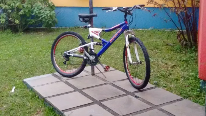 Bicicleta Full suspensão