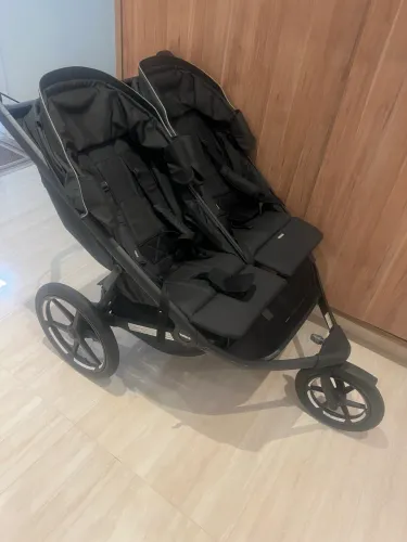 Carrinho duplo para gêmeos