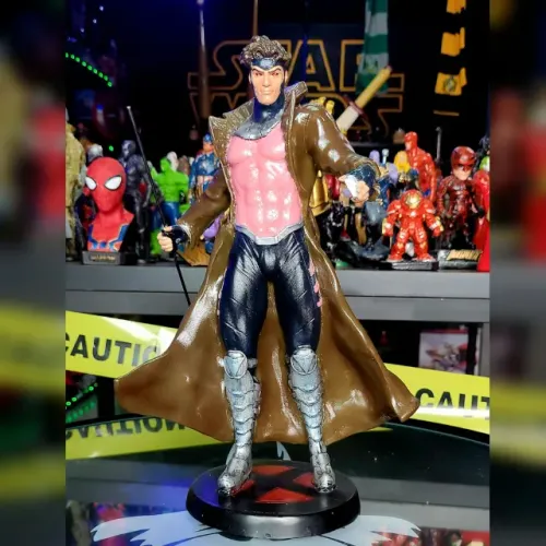 Gambit X-Men 97, 36cm - Colecionável Marvel de Resina