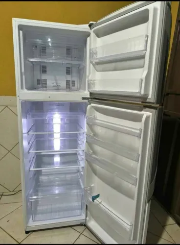 Geladeira Panasonic bem conservada funcionando perfeitament