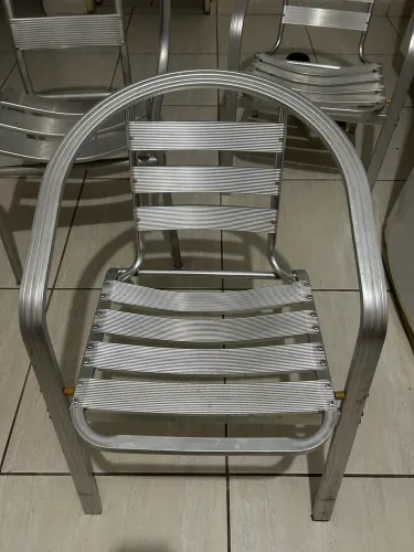 Cadeiras de alumínio