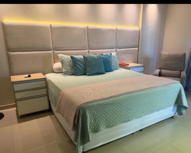 Cabeceira Estofada Modulada em Placas de Veludo - Espuma D40 High Density (Seminova)