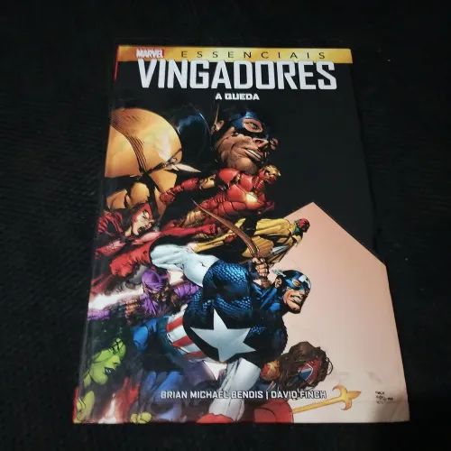 HQ Vingadores A Queda (Marvel Essenciais) - Brian Michael Bendis - Panini