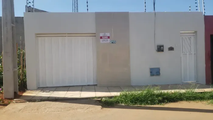Alugo belissima casa entre o Bairro São José e Frei Damião