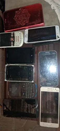 Geladeira e celulares com defeitos para consertar 