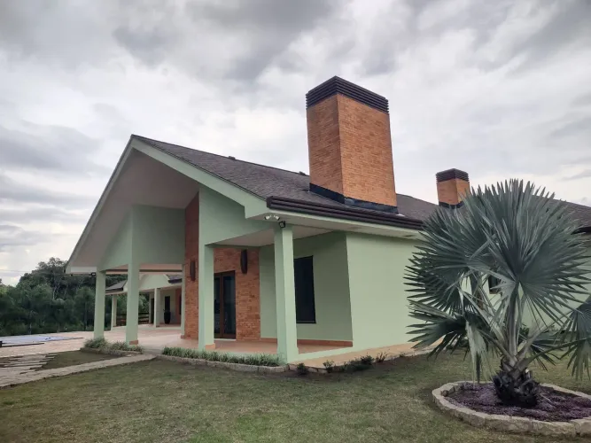 Casa em Condomínio-Fazenda Rio Grande 