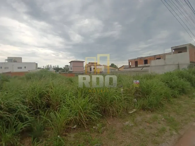 Terreno à venda em Rio das Ostras com 360m², Terra Firme!