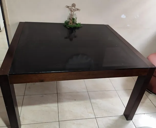 Mesa tampo de vidro e madeira pura