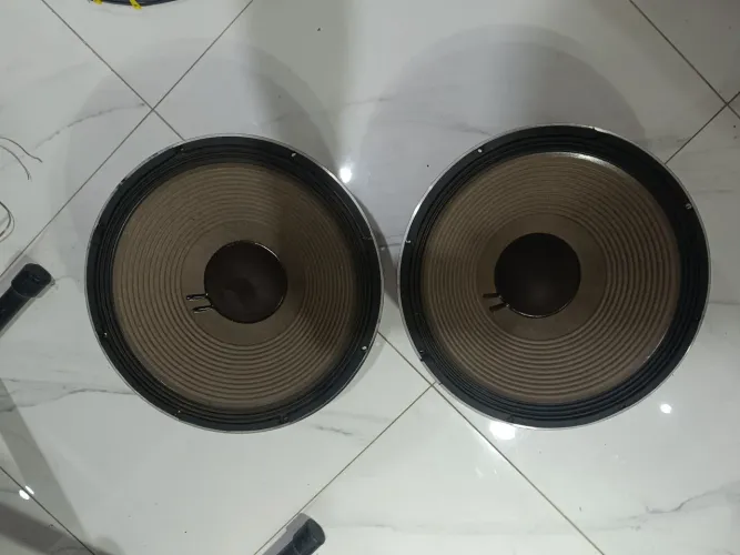 Alto falante 15" JBL made in USA 600w original  2226H