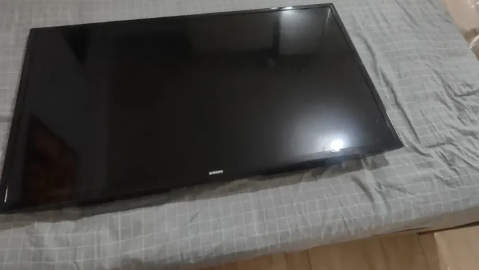 TV da Samsung funcionando pra retirada de peças
