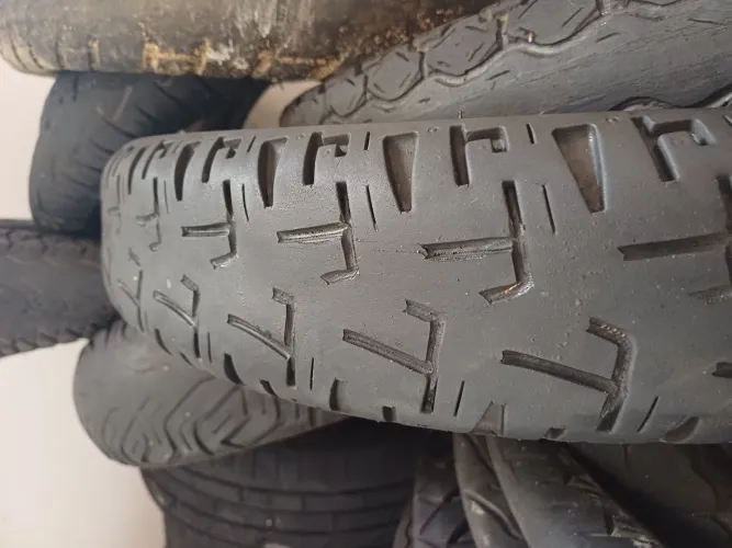 Vendo pneu seguradora moto titan,fan,fator 