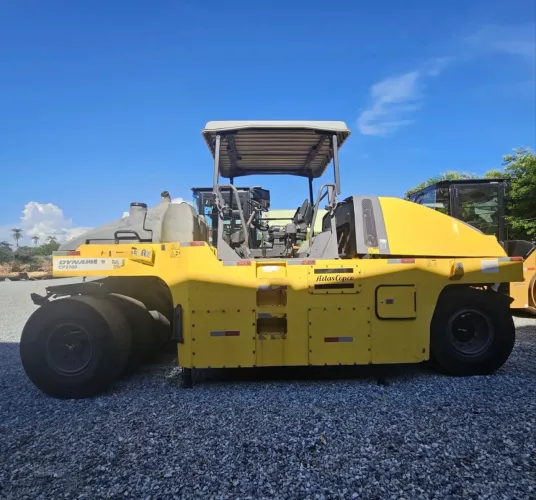 Rolo Compactador de Pneus Dynapac CP2700 ano 2014, com 9 pneus e 7.300 horas, em MG