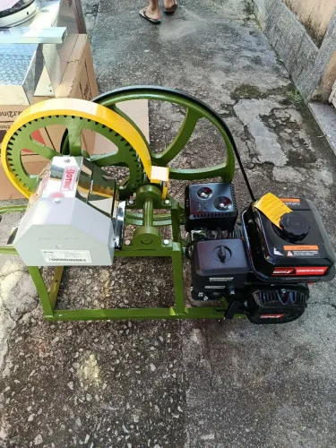 Moenda de cana com motor à gasolina 