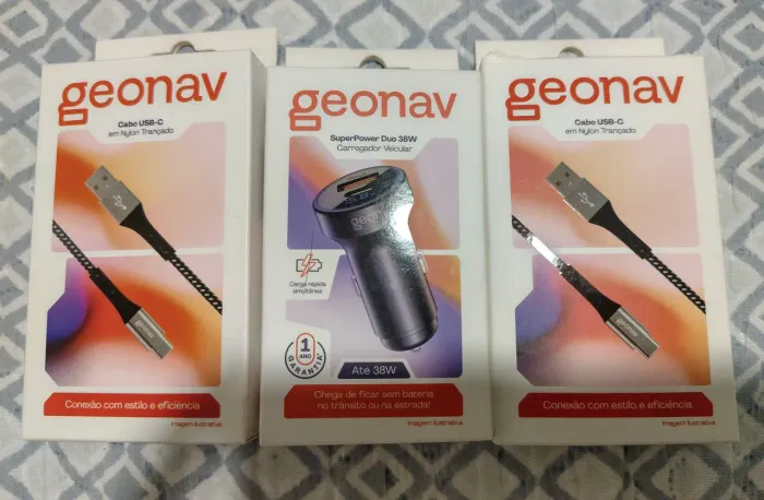 Kit 2 cabos USB e 1 carregador veicular