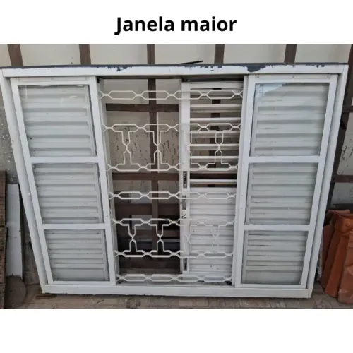 Janelas Sasazaki de aço - 2 unidades disponíveis