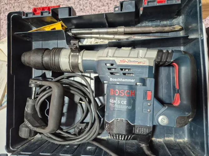 Martelo demolidor Bosch GSH 5 C profissional 