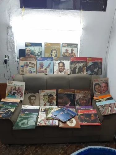 COLEÇÃO COMPLETA VINIL MPB ABRIL CULTURAL - 30 DISCOS ORIGINAIS C/ ENCARTES - R$ 700