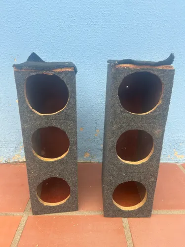 2 caixas trio e 2 caixas de corneta