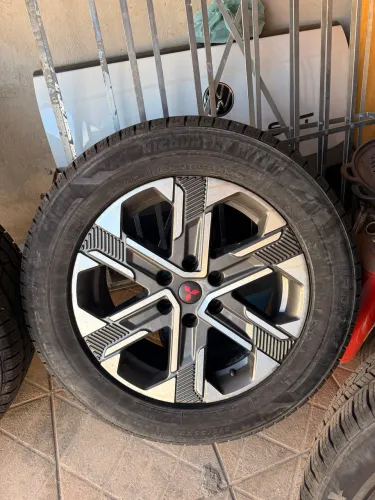 Jogo rodas aro 20 furacão 6x139,7 com pneus novos