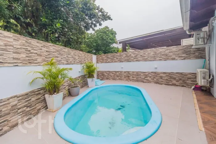 Casa à venda em Vila Nova com 191 m², 4 quartos, 4 suítes, 3 vagas