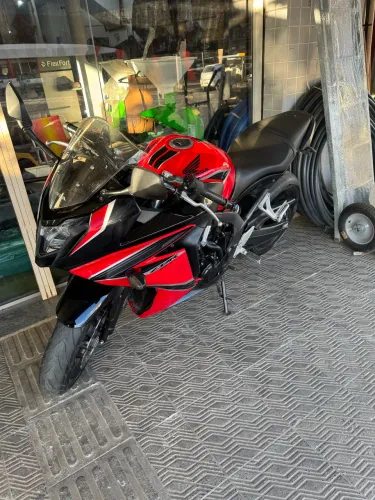Vendo Cbr 650f com baixa km