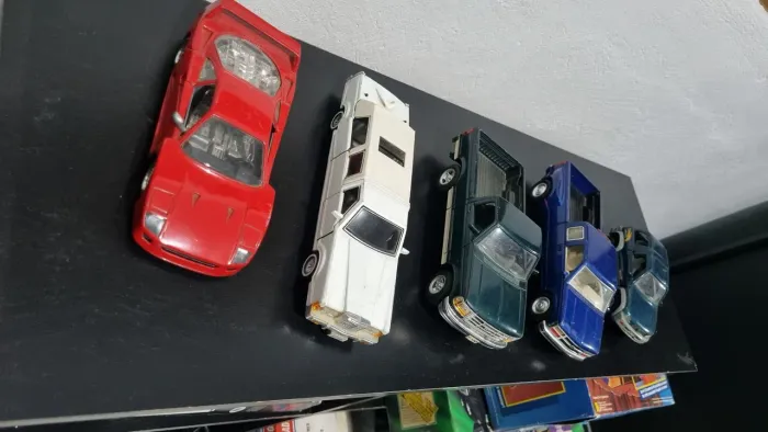 Ferrari e limousine de ferro - brinquedo anos 90