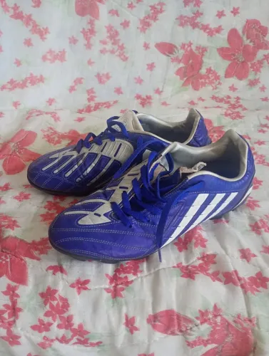 Chuteira Adidas 