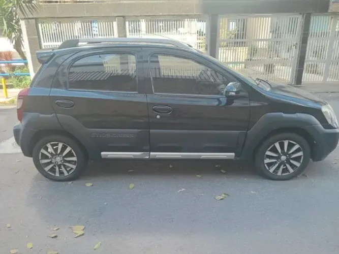Toyota Etios Cross 1.5 Flex 16V 5P Mec. 2014